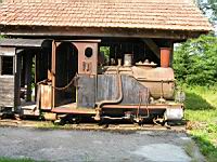 Locomotive ancienne (au chateau de Saint-Fargeau, Yonne) (12)